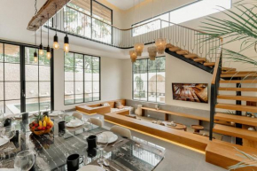 LUX Casa Amore 4BR pick up from airport security PlayStation and Netflix